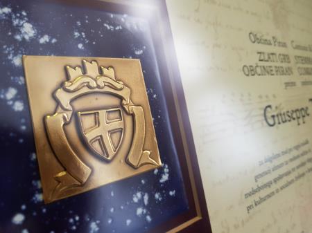 Il bando di concorso per il conferimento del riconoscimento ufficiale del Comune di Pirano “Stemma d’oro del Comune di Pirano” è stato pubblicato